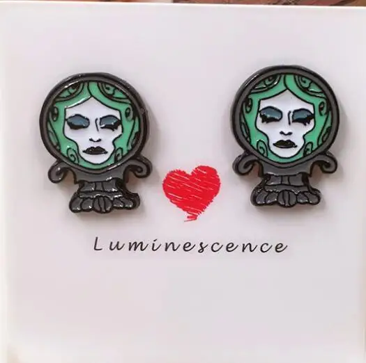 Новинка 1 пара модные серьги гвоздики для девочек с изображением Урсулы