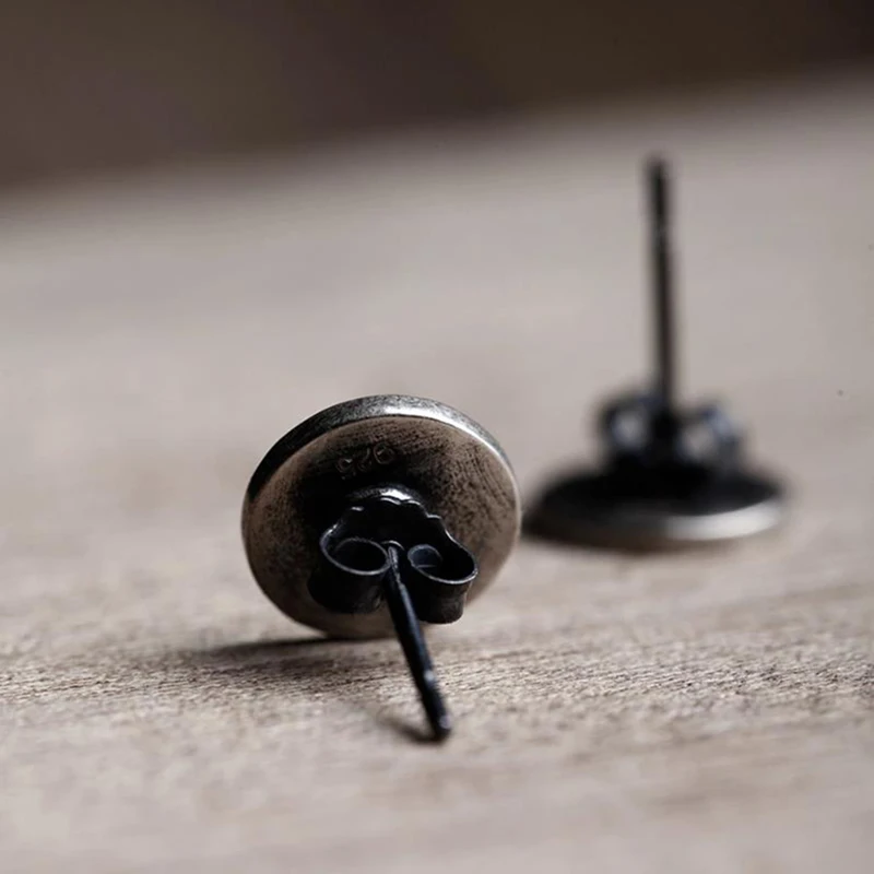 Dos des boucles d oreilles étoile