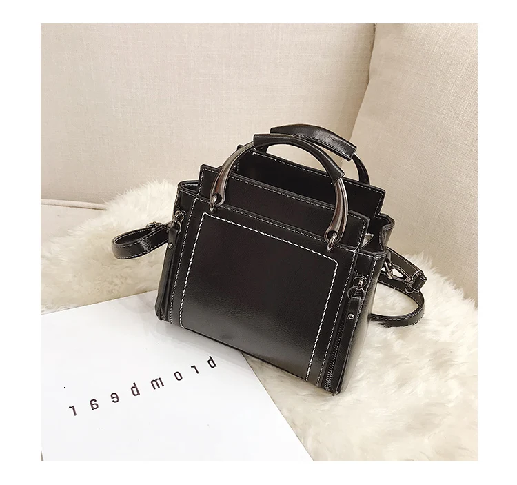 

Sense of texture handbag shoulder bag 2019 new wave of female wild Western style Messenger Bag