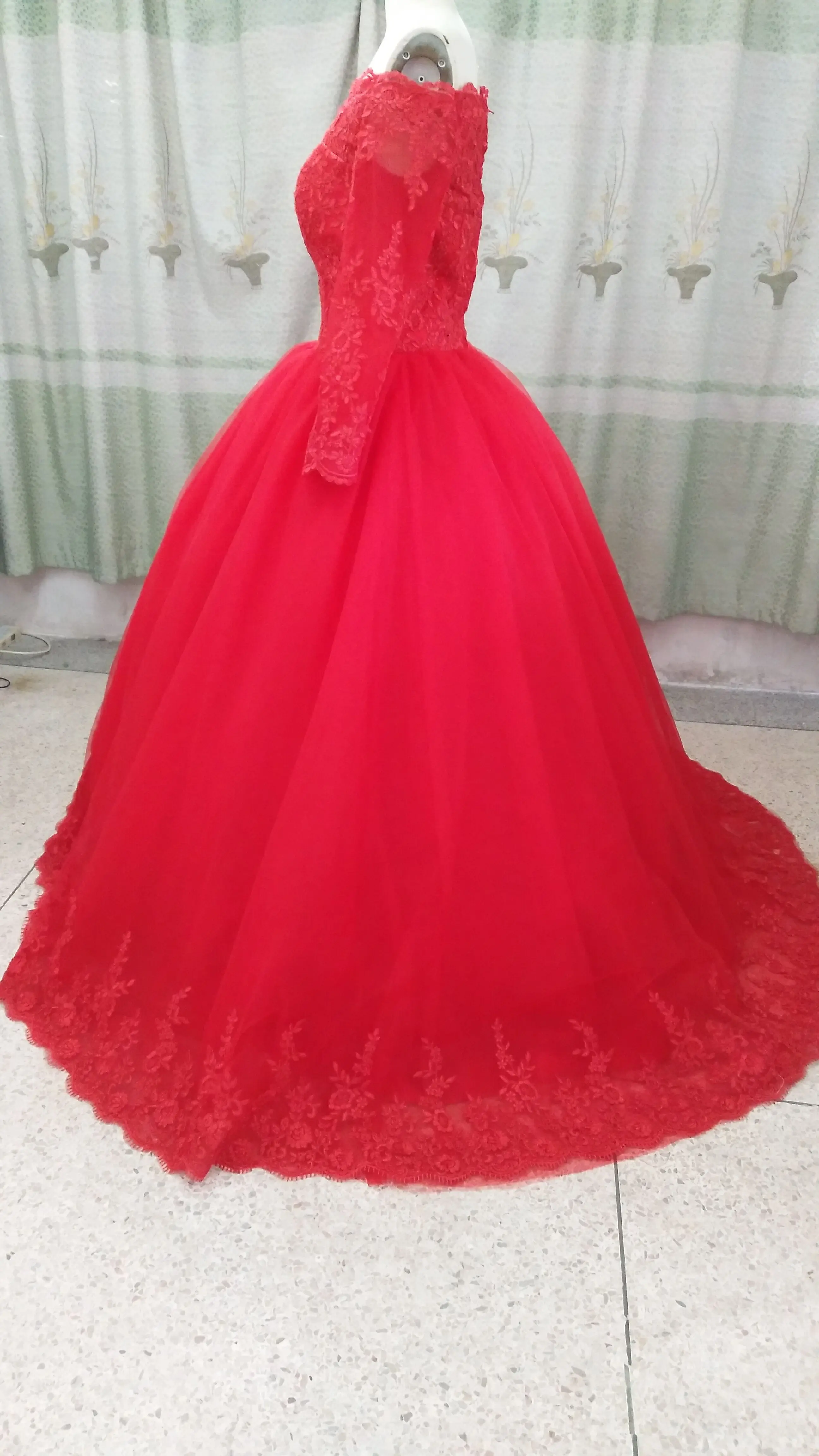

2019 real photo red lace appliques ball gown wedding dresses off the shoulder sexy long sleeve princess puffy bride gowns