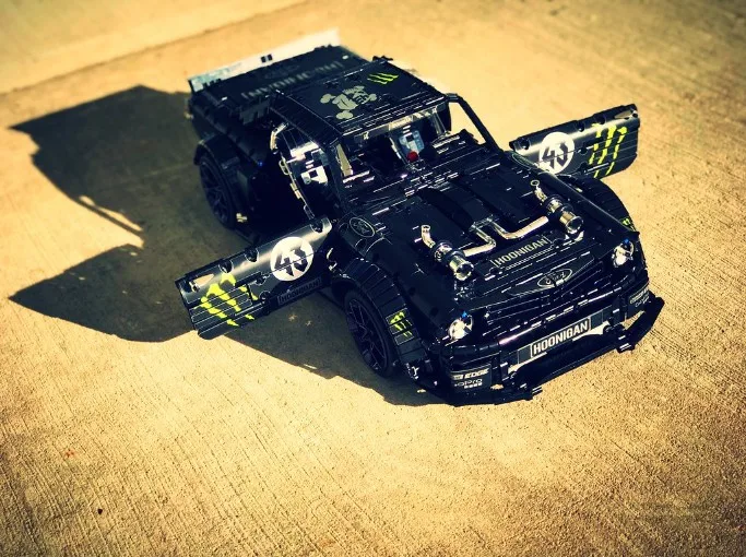 3168 шт строительные блоки кирпичи с светодиодный светильник игрушка RC Ford Mustang