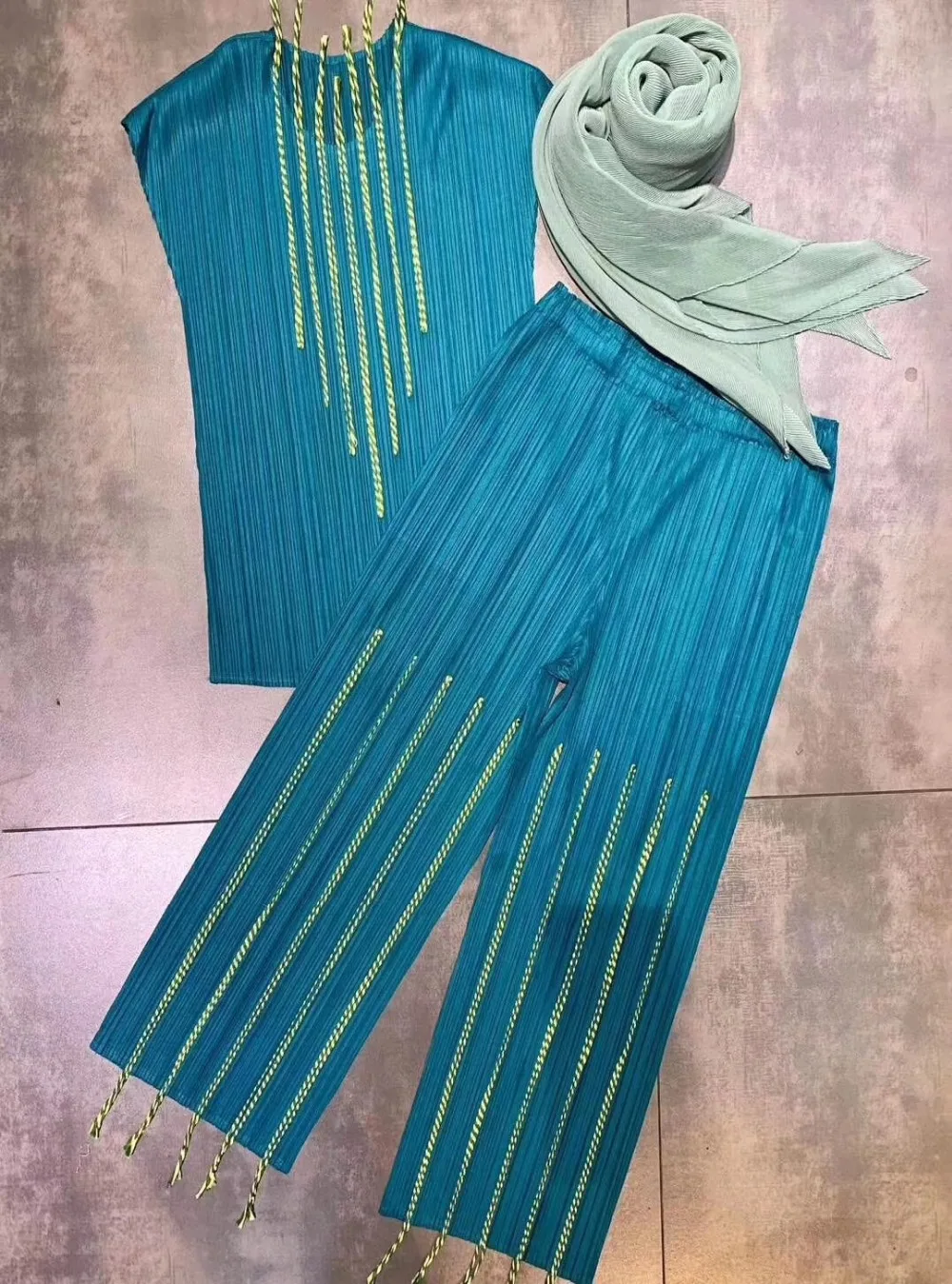 Miyake fold, модные футболки без рукавов с круглым вырезом+ однотонные штаны, костюм из двух предметов с кисточками