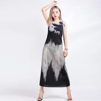 

issey Summer new women's European and American fashion print dress sleeveless Slim thin pleated vest dress free ship