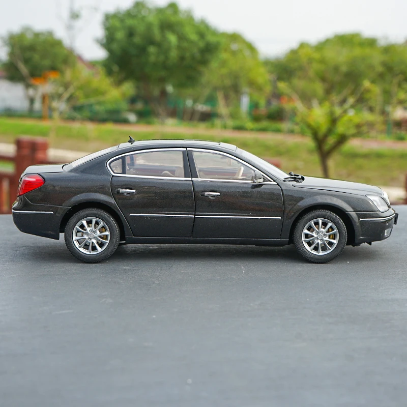 1:18 Buick LaCrosse 2006/2008 Версия Модель автомобиля модель сплава с небольшим подарком