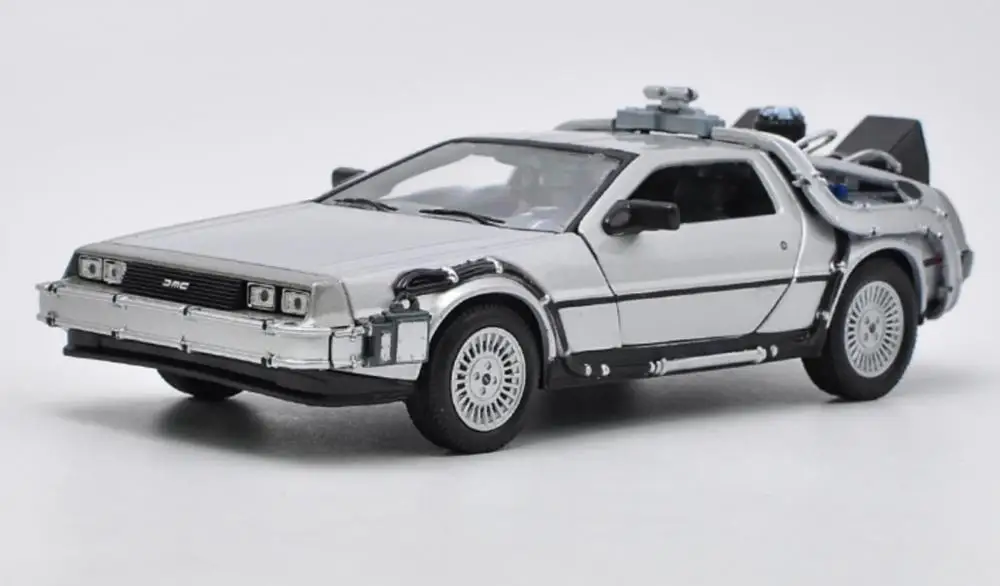 Модель литая автомобиля Welly 1/24 1:24 Назад в будущее 2 II|Наземный транспорт| |