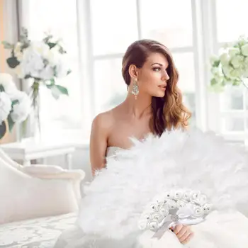 

Factory Direct Sales White Ladies Folded Turkey Feather Hand Fan Wholesale Handmade Fans for Dance Wedding Decoration Hand Fan