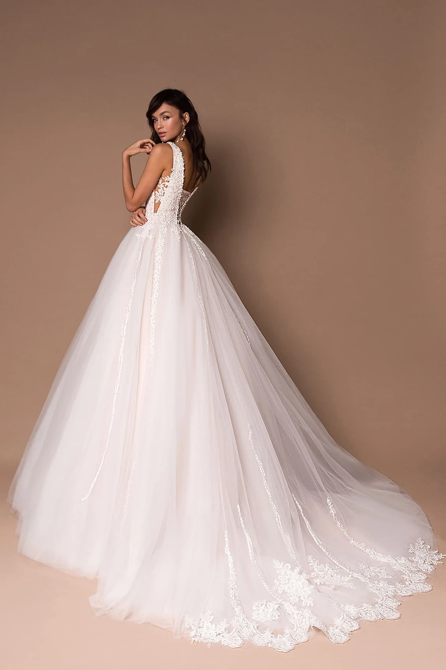 same as the picture Сексуальное свадебное платье без рукавов с v-образным вырезом; es Vestidos De Novia; бальное платье без рукавов с аппликацией из бисера; свадебное платье; индивидуальный дизайн - Цвет: same as the picture