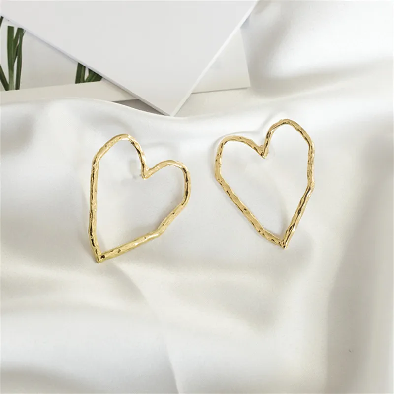 Fashion metal hollow heart stud earrings woman exaggerated big earrings punk Popular nightclub earrings for women jewelry 2019
