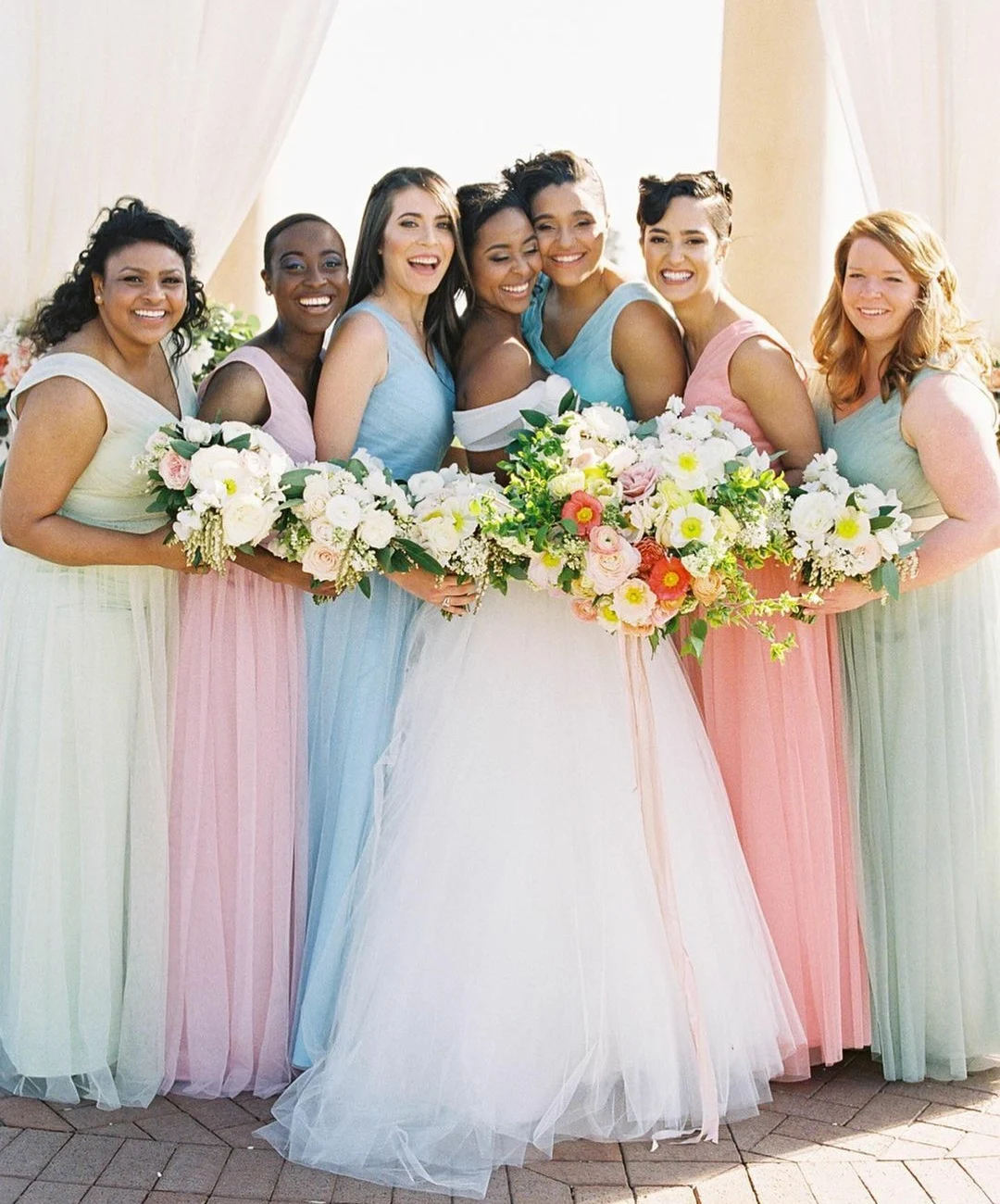 

Elegant A-Line Long V-Neck Tulle Bridesmaid Dresses Custom Pleated Lace Up Back mUL Formal Wedding Party Dresses