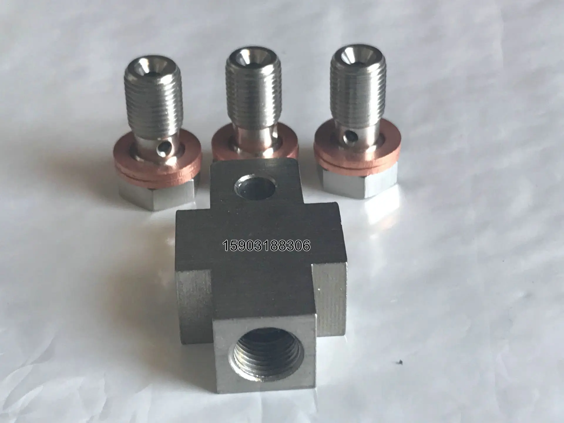 Tee per guida freno moto Connettore tubo idraulico, T a 3 vie con 3 dadi maschi Unione corta M10 Tubo 3/16in 10mm Modifica adattatore a 3 vie in