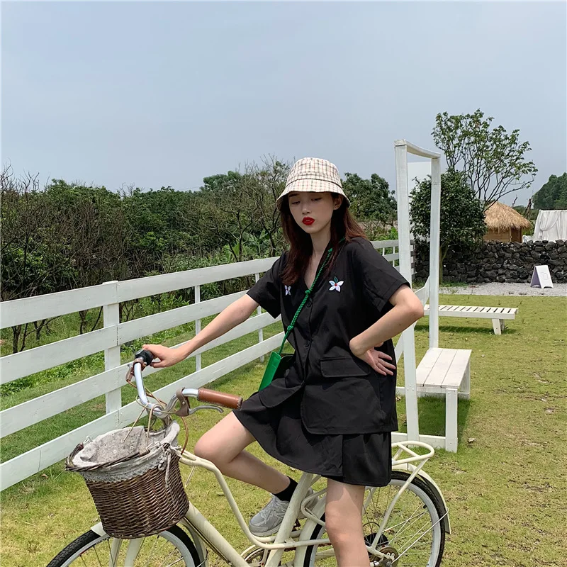 

Photo Shoot South Korea Summer New Style Short Sleeve Embroidered Suit Jacket + Pleated Skirt Set Has Detection
