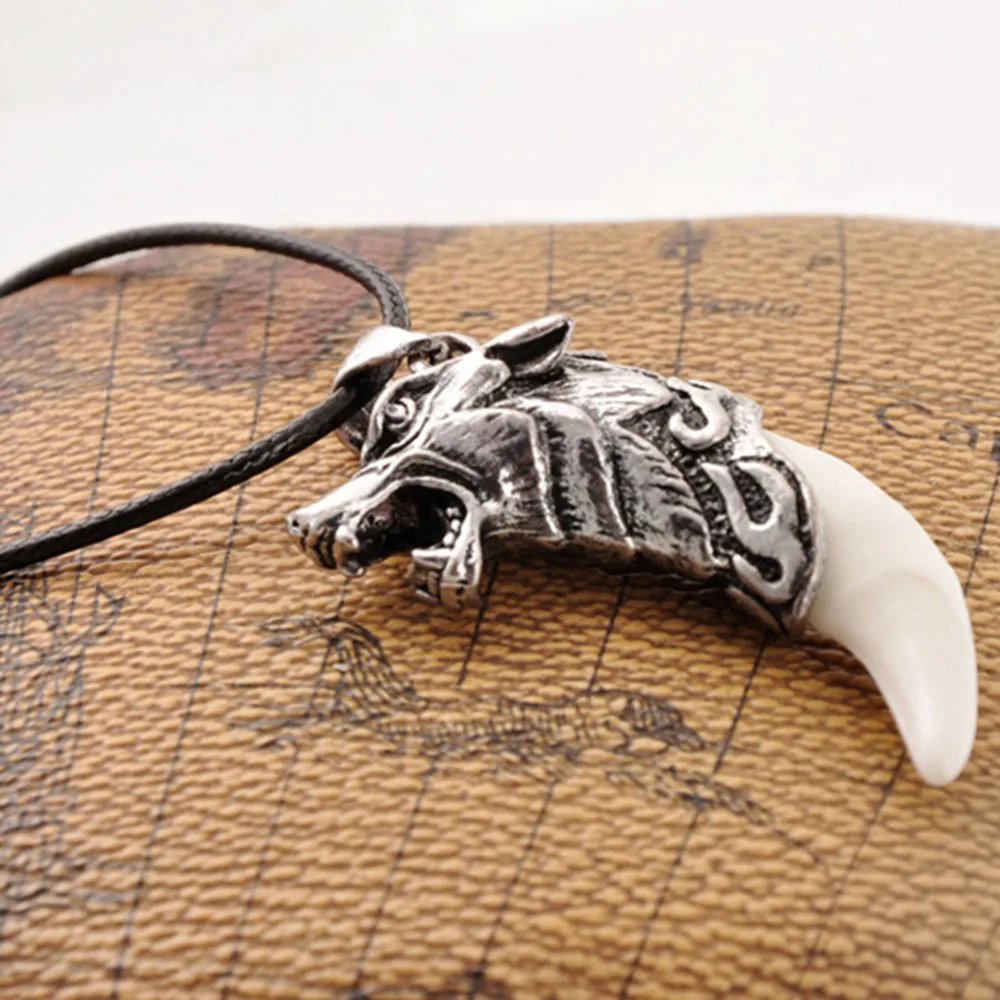 Punk Gothic Wolf Tooth Men Necklace Fashion Resin Wolf Tooth Alloy Head Pendant Necklace For Boy Men Jewelry Gifts fang tooth necklace