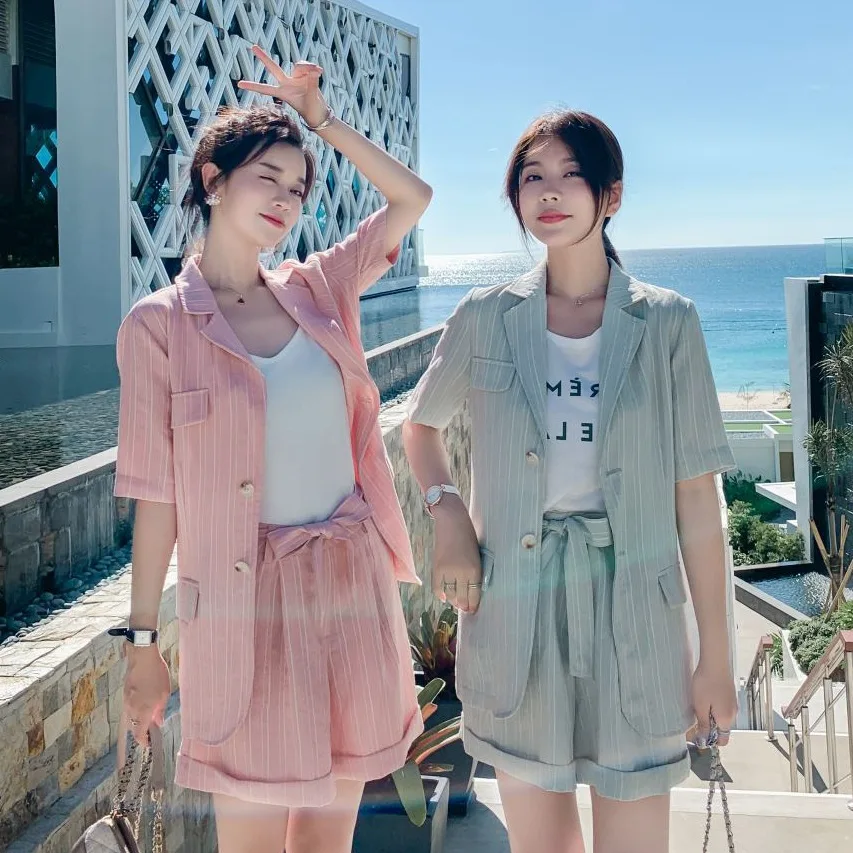 

Photo Shoot CHIC Elegant Pink Striped Single Breasted Waist Hugging Lace-up Wide-Leg Shorts Non-mainstream Design Suit WOMEN'S S