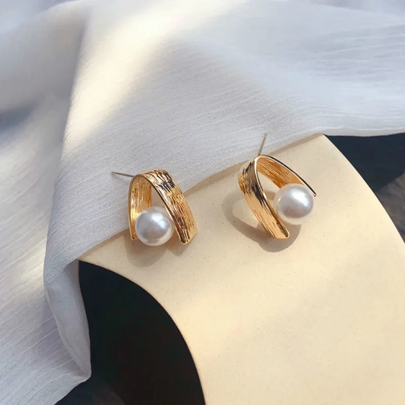 New Arrival Geometric Metal Women Trendy Stud Earrings Retro Fashion Pearl Ear Nails Fashion Jewelry Womens Accessories