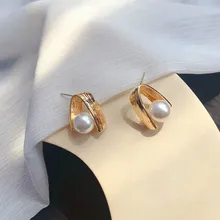 New Arrival Geometric Metal Women Trendy Stud Earrings Retro Fashion Pearl Ear Nails Fashion Jewelry Womens Accessories