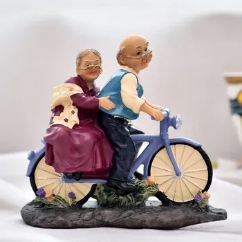 

Happiness Husband Wife Statue Couples Figure Figurines Resin Home Decor Golden Wedding Decoration Anniversary Gifts R2827