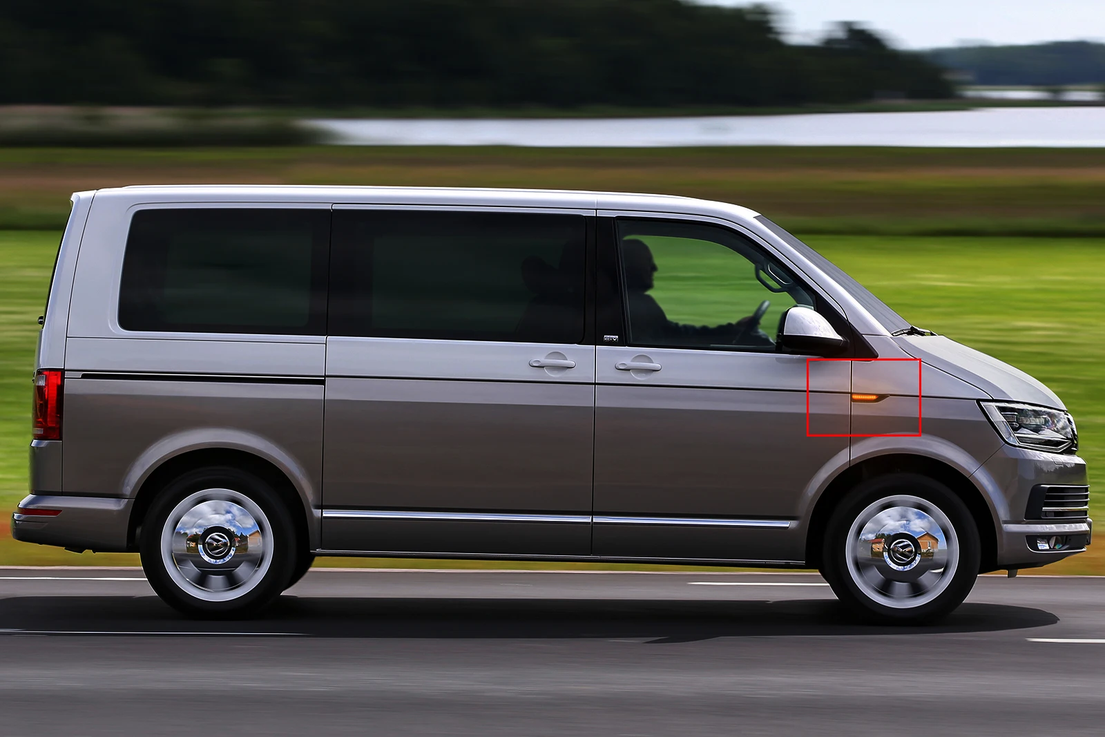 Левый и правый светодиодный светильник-ретранслятор янтарного цвета для VW T6 Transporter
