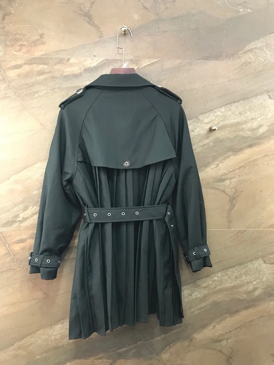 early In autumn of, the new woman's Lapel tie, necklace, buckle, waist pleated windbreaker jacket 1001