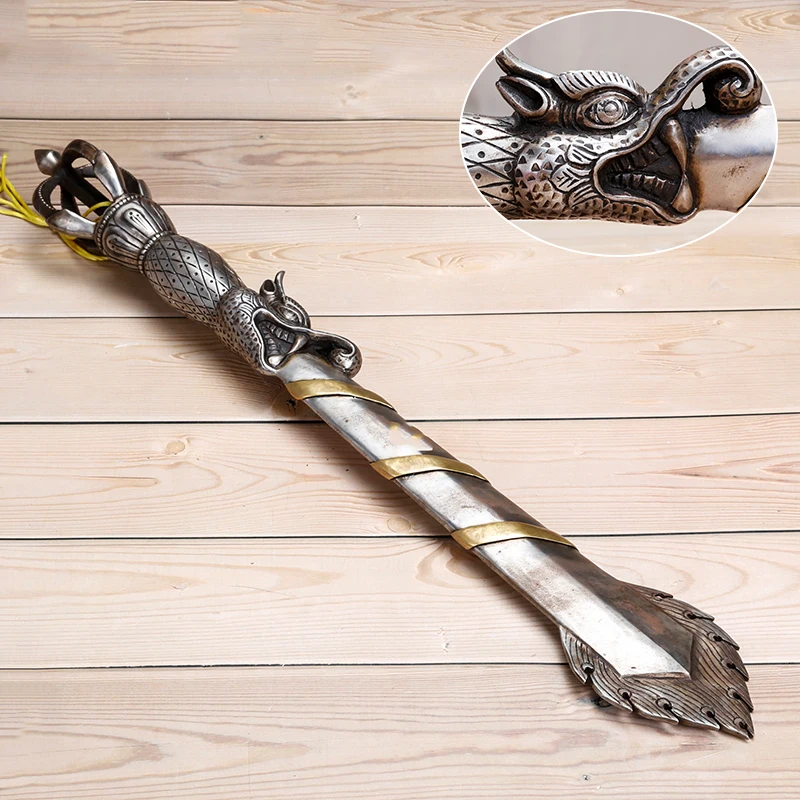 Мечиг. Шотландский меч клеймор. Кинжал донжон. Меч работы. Стилеты оружие бельфегора.