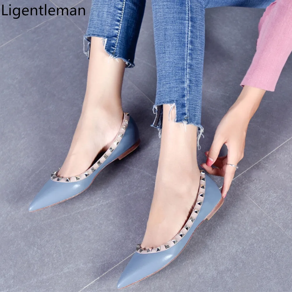 

Riveted Low Heeled Single Shoes 2020Spring Autumn New Tipped Shallow Mouth Fashion Trend Large Size Low Heeled Womens Shoes Pump