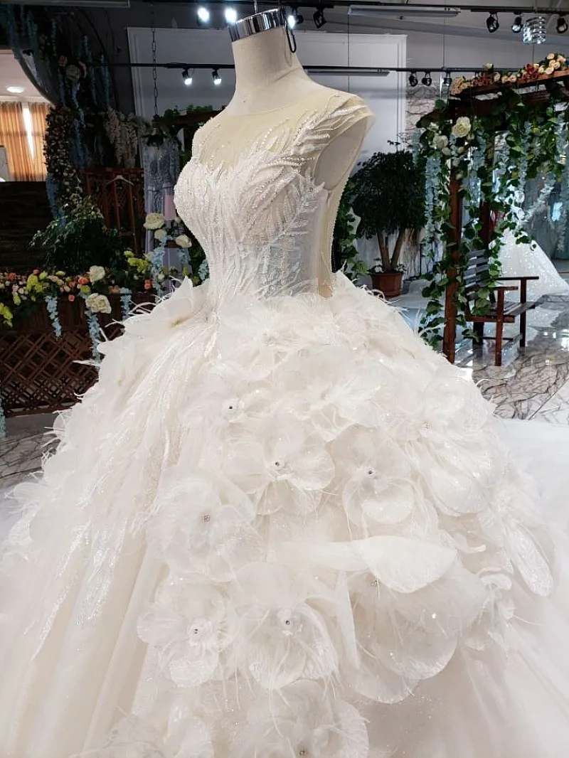 Hot9 New Lace Round Neck Sleeveless Ball Gown Wedding Dresses Wit H3D Flower Appliques Beadings Ruffle Edge Court Train