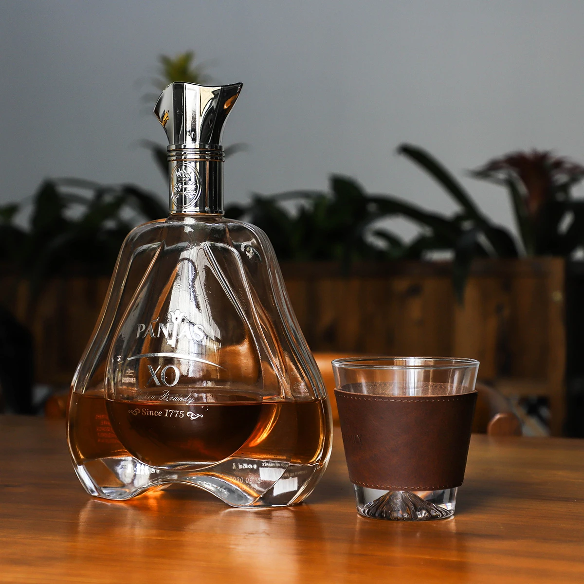 CONTACT'S FAMILY Cow Leather Wrap Wine Glasses Cups whisky Glass Set Whiskey Cup Sleeve Set For 3.5''x2.4''x3.8'' Glasses Cup