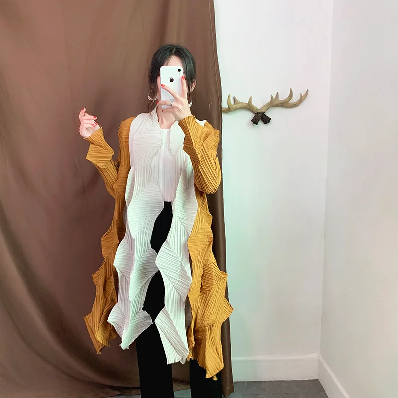 

Plus Size Trench Coat Autumn Women 2019 New Fashion Patchwork Stretch Miyake Pleated Loose Long Sleeved Coat For Women 45-70kg
