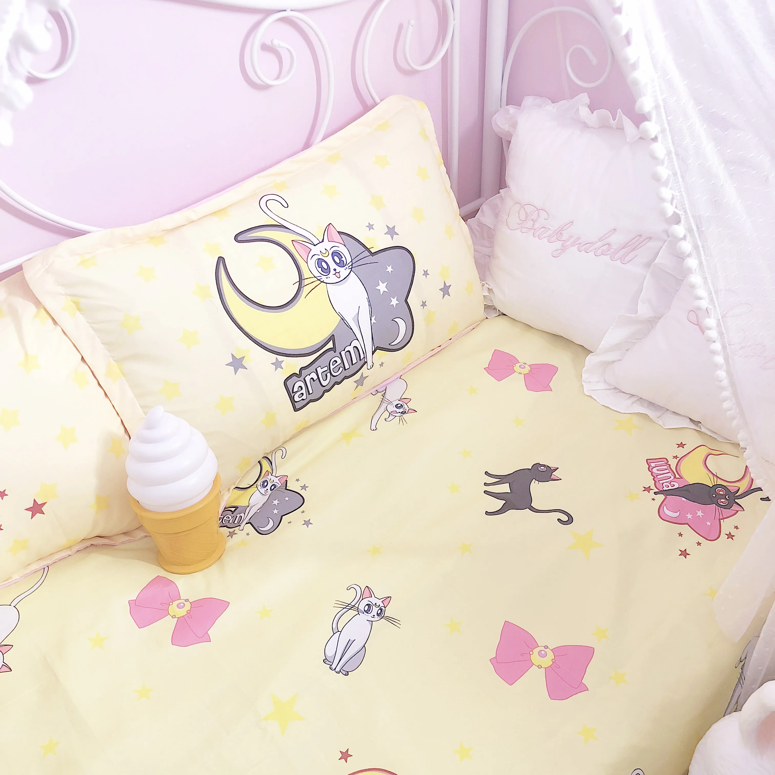 4 шт./компл. Kawaii «Сейлор Мун» кошкой луной Постельное белье с принтом в виде персонажей из мультфильма для девочек, футболка для мальчиков с принтом из аниме Удобная Комплект постельного белья(пододеяльник, простынь и наволочки
