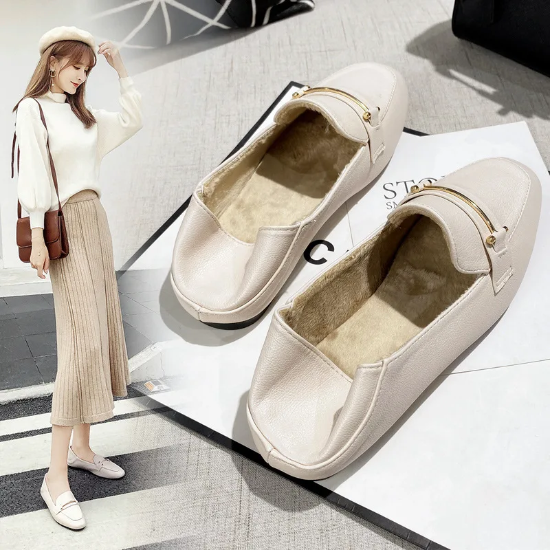 Microfiber leather plush moccasins metal decorate brief cozy loafers ladies soft bottom winter shoes woman 2-wear big size flats
