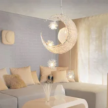 Lampe LED suspendue en forme d'étoile et de lune, design moderne et créatif, luminaire décoratif d'intérieur, idéal pour la chambre d'un enfant ou comme décoration de noël