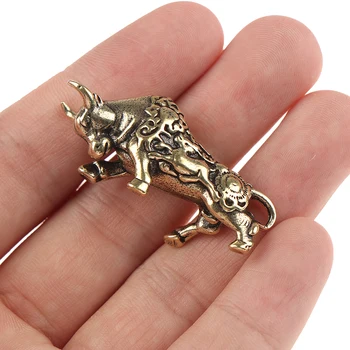 

1PC Mini Portable Retro Brass Bull Statue Keychain Ornament Sculpture Ornament Home Office Desk Decorative Ornament