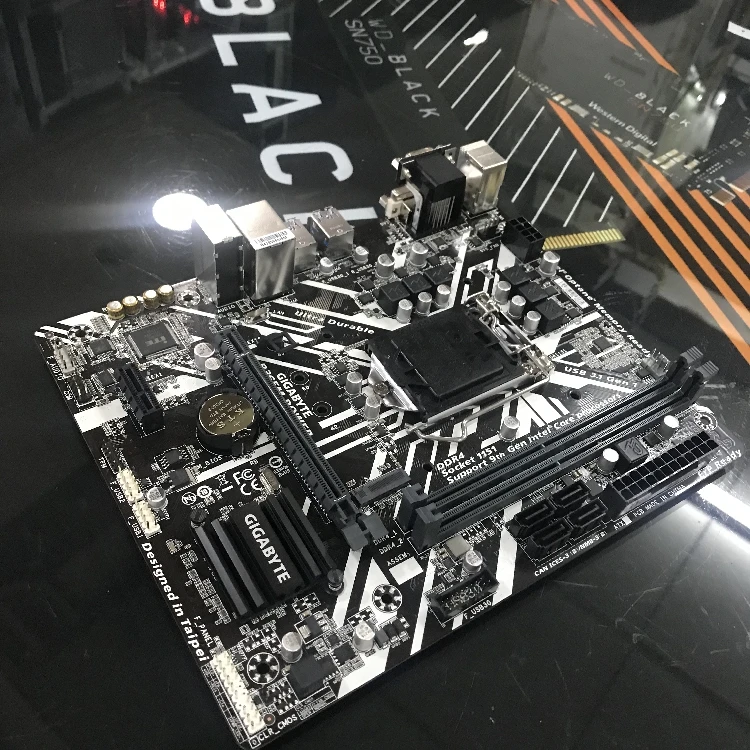 Б/у, Материнская плата Gigabyte B365M POWER Socket LGA 1151 DDR4 USB3.1 VGA+ DVI