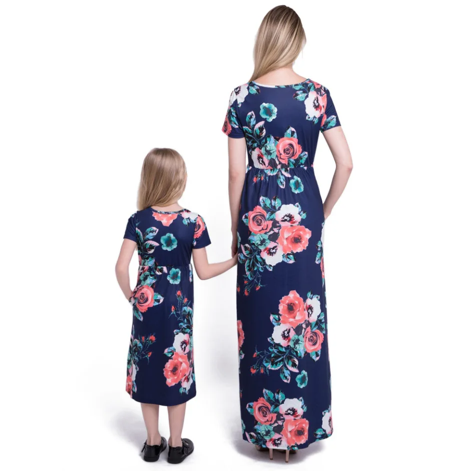 

Mommy and me family matching mother daughter dresses clothes Floral Print Short sleeve dress Mom kids Outfits