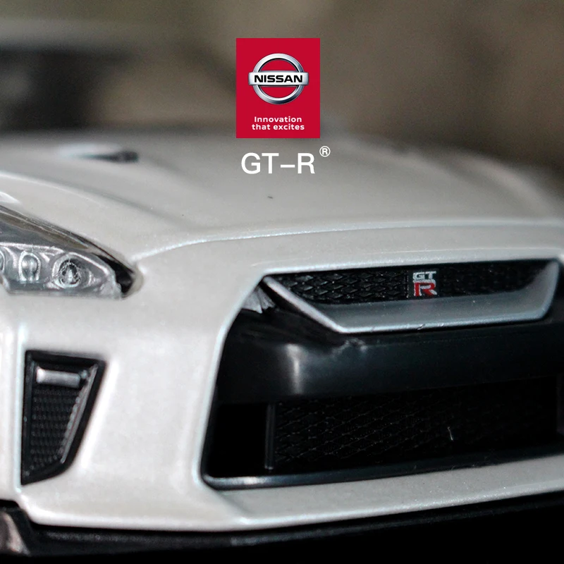 Bburago 1:24 2017 Nissan GTR спортивный автомобиль литье под давлением модель автомобиля