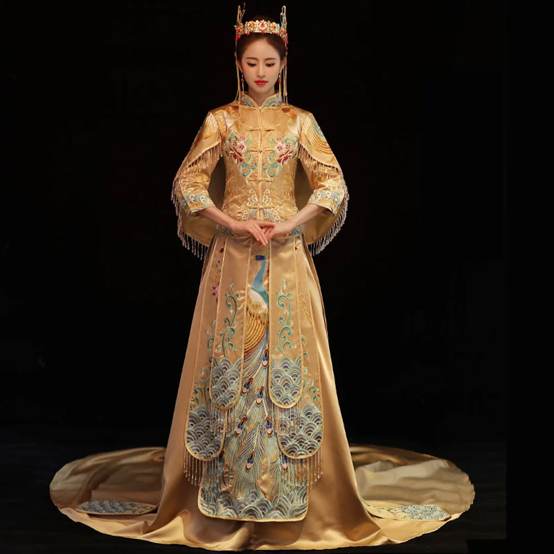 High-Quality-Peacock-Embroider-Bride-Qipao-Chinese-Traditional-Wedding-Cheongsam-With-Big-Trailing-Oriental-Element-Wedding (1)