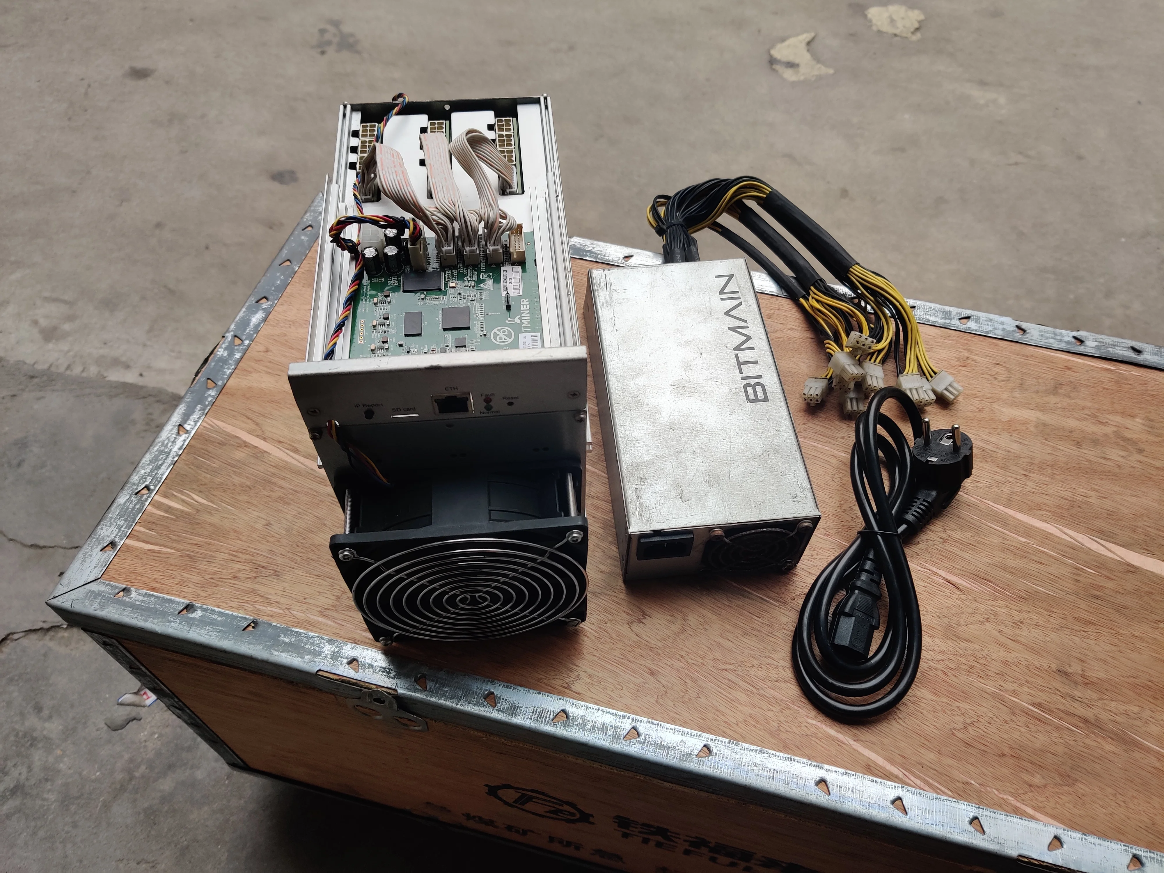 Free ship AntMiner S9k 14T With PSU BTC BCH Miner Better Than Antminer S9 13.5t 14t S9j 14.5t S9 SE S11 S15 S17 T9+ T15 T17-3