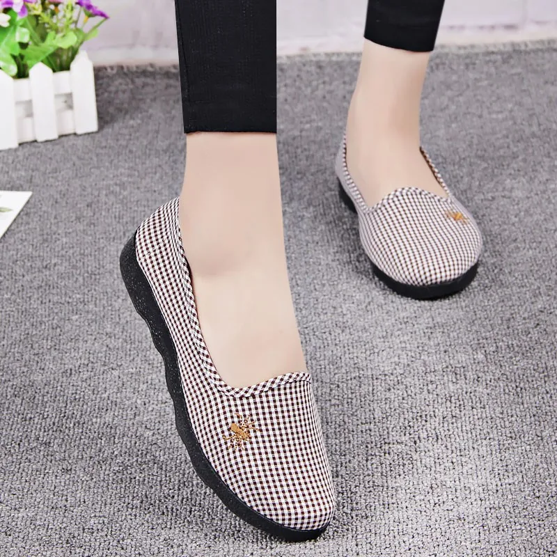 

Spring And Summer Old Beijing Cloth Shoes Women's Low Top Flat Shallow Mouth Single Shoes Shoes Mom Shoes Soft Bottom Slip-on Lo