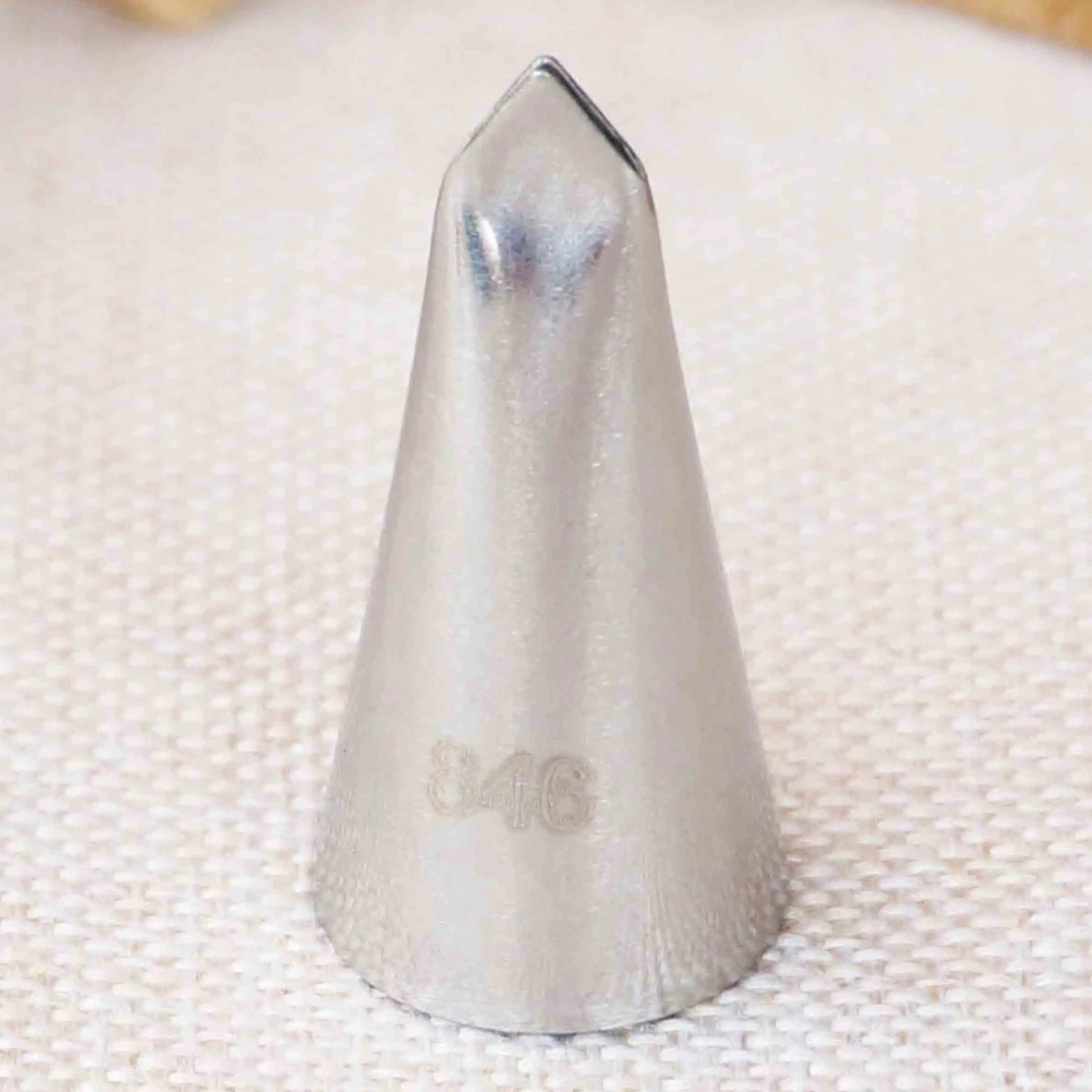 846 Small Size Leaf Piping Nozzle Icing Tip Pastry Tip Cupcake Writing