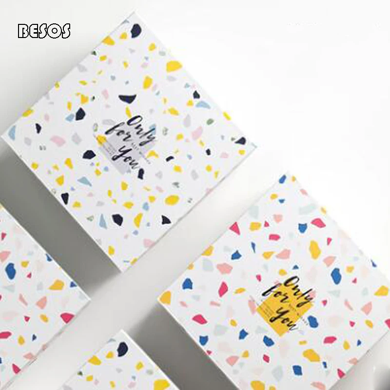 

Ins Thanksgiving Birthday Party Holiday Party Simple Fresh Colorful Spots Wrapped Candy Gifts Exquisite Creative Gife Box B008D