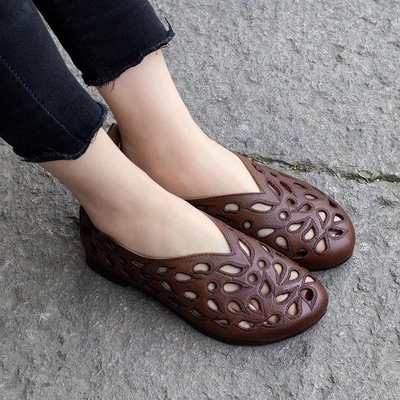 

Single Xia Sen Female Wind Soft Bottom Flat Hollow Out Genuine Leather Ping With Women's Mom Shoes