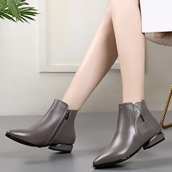 

Spring and autumn leather soft bottom small boots 2019 new thick bottom large size Martin single boots short tube women's boots