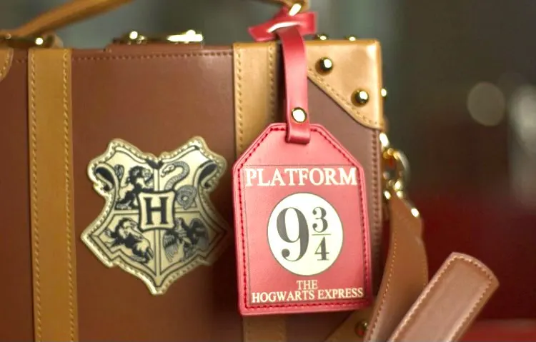 Cosplay&ware Pu School Badge Small Suitcase Shoulder Bag Halloween Christmas Cosplay Gifts -Zentai shop online Hab8bfe7fd89f4b80b86c7f6fd00293c7Y.jpg