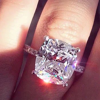 

Huitan Gorgeous Square Crystal Zircon AAA Women Wedding Band Ring Simple and Classic Big CZ Stone Luxury Female Ring Hot Sale