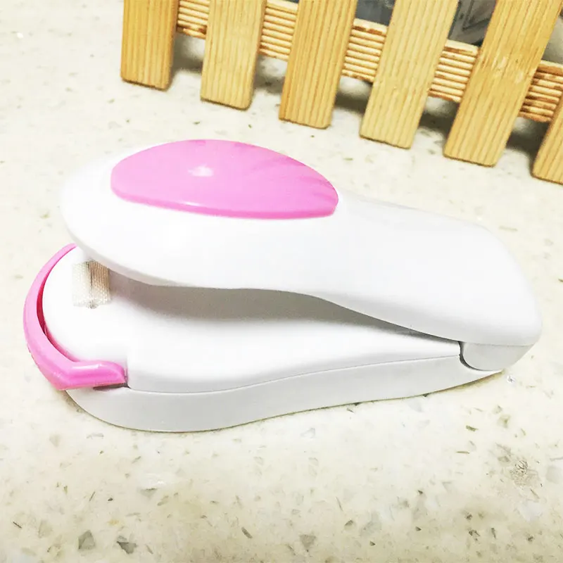 Pink white Портативные зажимы для сумок портативная Мини электрическая машина для запечатывания тепла импульсный герметизирующее уплотнение пластиковая сумка с защелкой работа с батареей - Цвет: Pink white