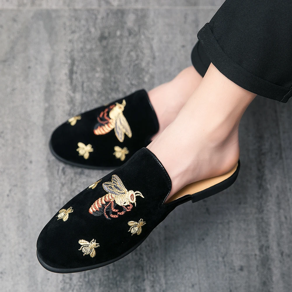 Bee Embroidery Summer Mules Lightweight Half Shoes for Men Breathable Slip-on Slippers Diamond Design Half Loafers Outdoor Flats Bee Embroidery Summer Mules Lightweight Half Shoes for Men Breathable Slip-on Slippers Diamond Design Half Loafers Outdoor Flats