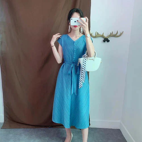 Miyake Плиссированное Платье женское с поясом однотонное без рукавов до середины икры с v-образным вырезом Империя летние длинные платья Плюс Размер Женская одежда - Цвет: Blue