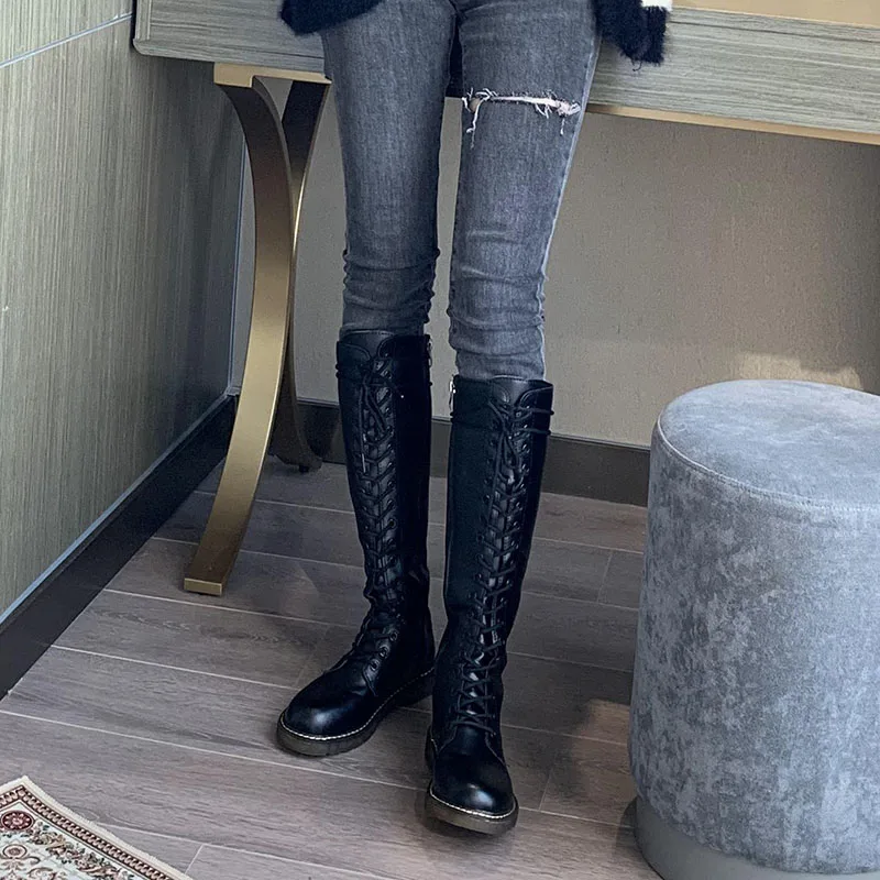 Rimocy/сезон зима; коллекция года; женские черные высокие сапоги; кожаные сапоги до колена с перекрестной шнуровкой для верховой езды; женская крутая ковбойская обувь на платформе в стиле панк