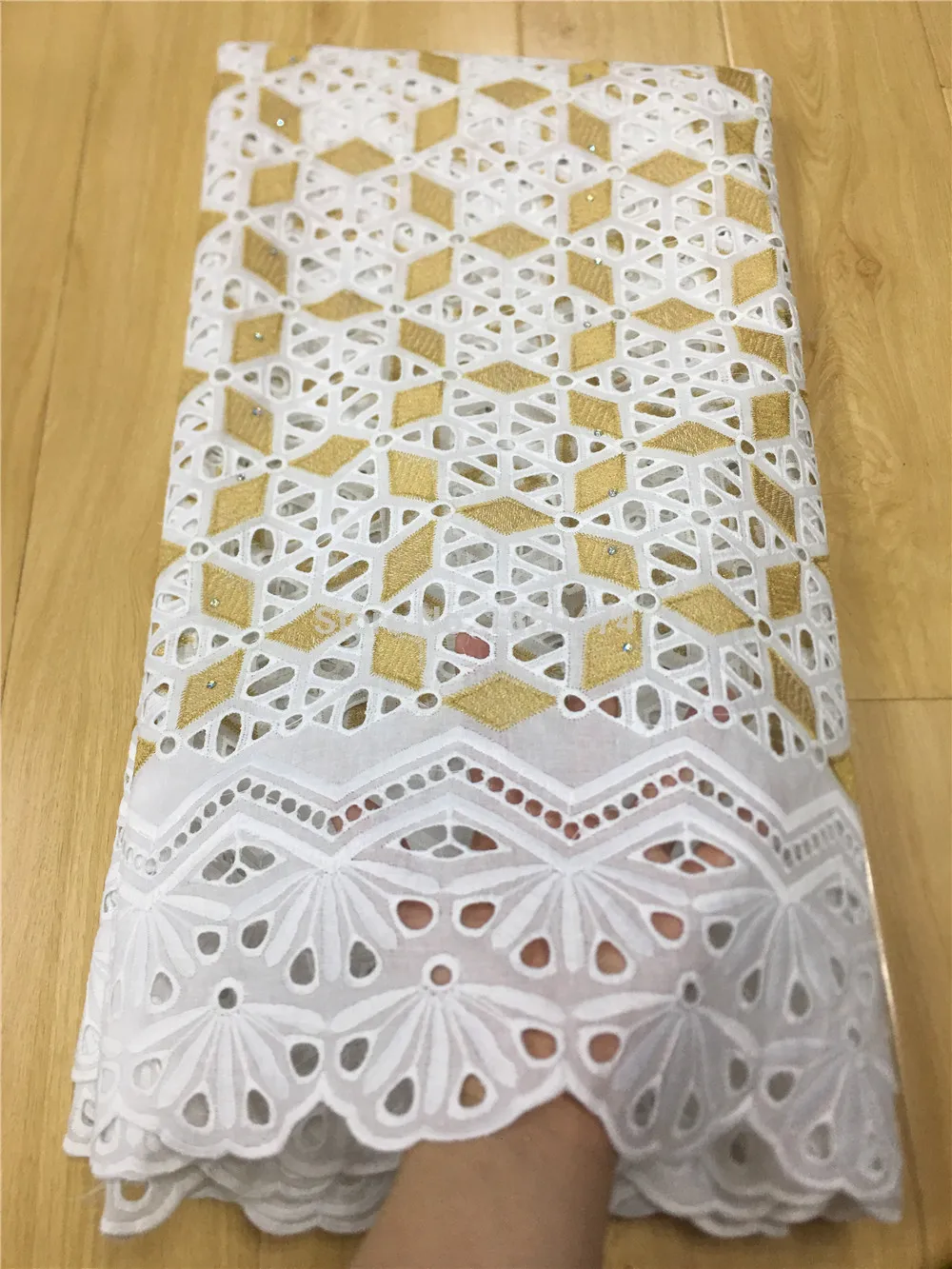 Белая ткань из Дубая дизайн нигерийское Африканское сухое кружево ткань мягкая кожа швейцарская вуаль кружева в швейцарском Дубае кружева для свадебного платья