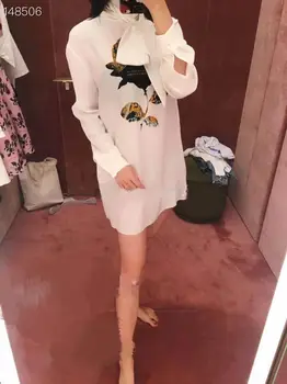 

Women 2020 High Fashion Luxury Design Vintage Blouses Shirt High End Custom Runway Letters Rose Print White / Black Silk Blouse