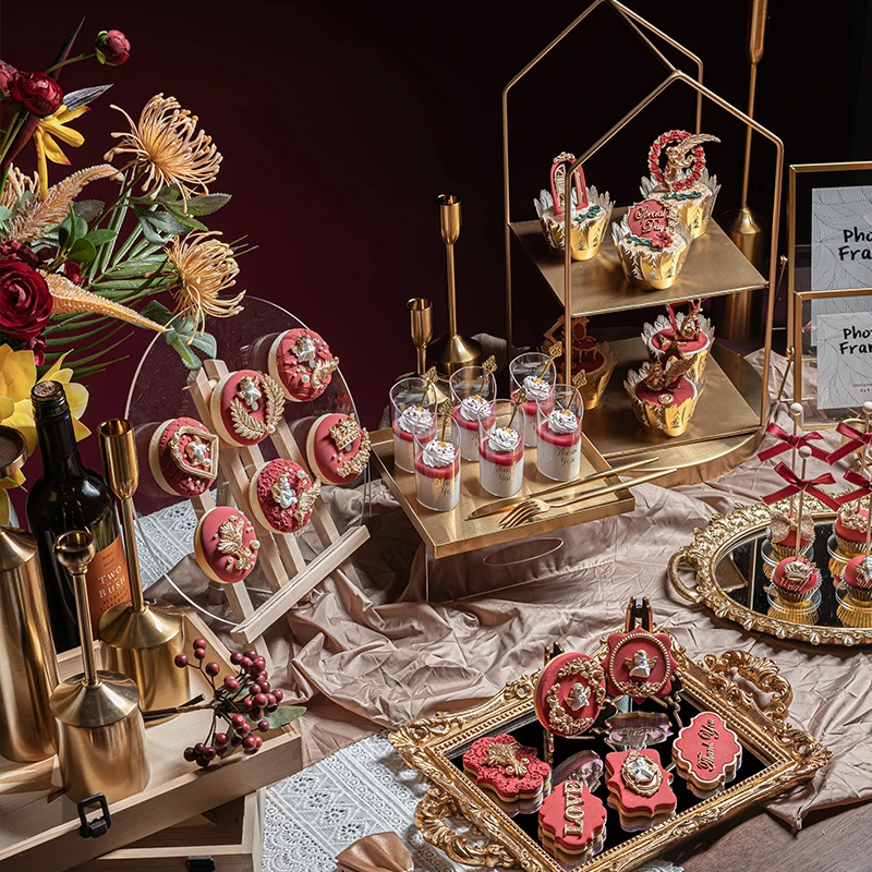 

Simulation biscuit model European golden red mousse cup Dessert table window decoration scene layout decoration